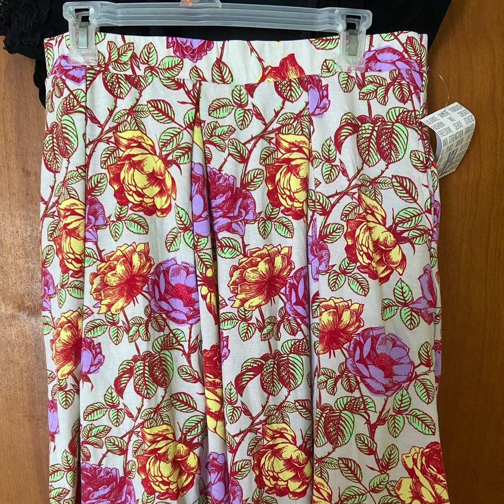 LuLaRoe Madison skirt XL - Grey/Purple/Yellow floral w/ pockets